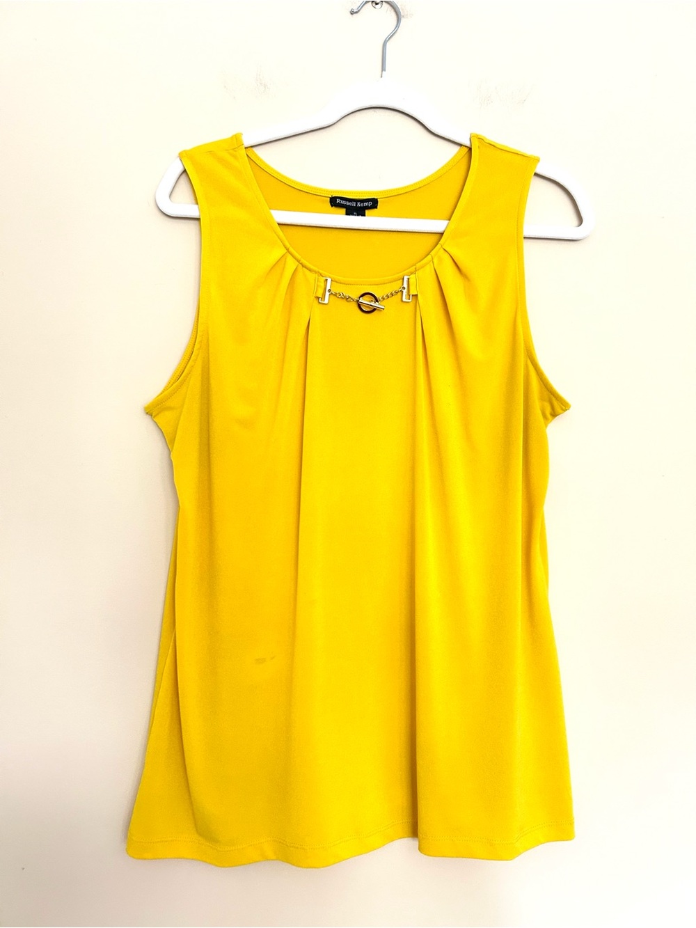 ♦️Russell Kemp Bright Yellow Sleeveless Top with Gold Chain Accent